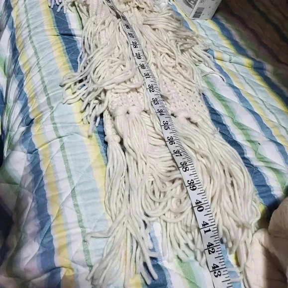 Long scarf with many tassels - Picture 7 of 7